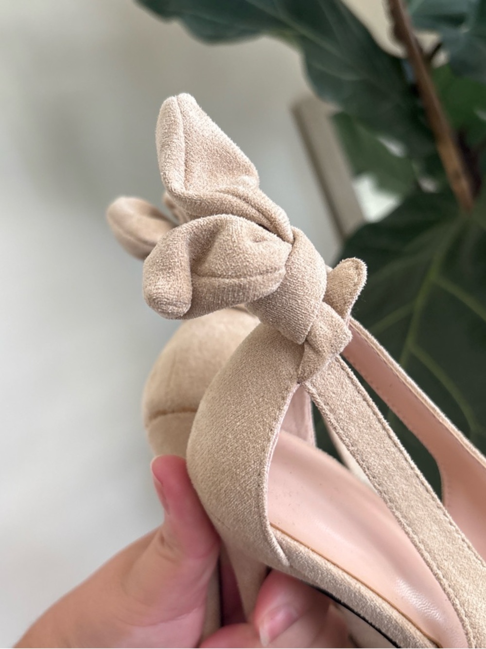 Bow tie Cream Pumps - Picture 7 of 8